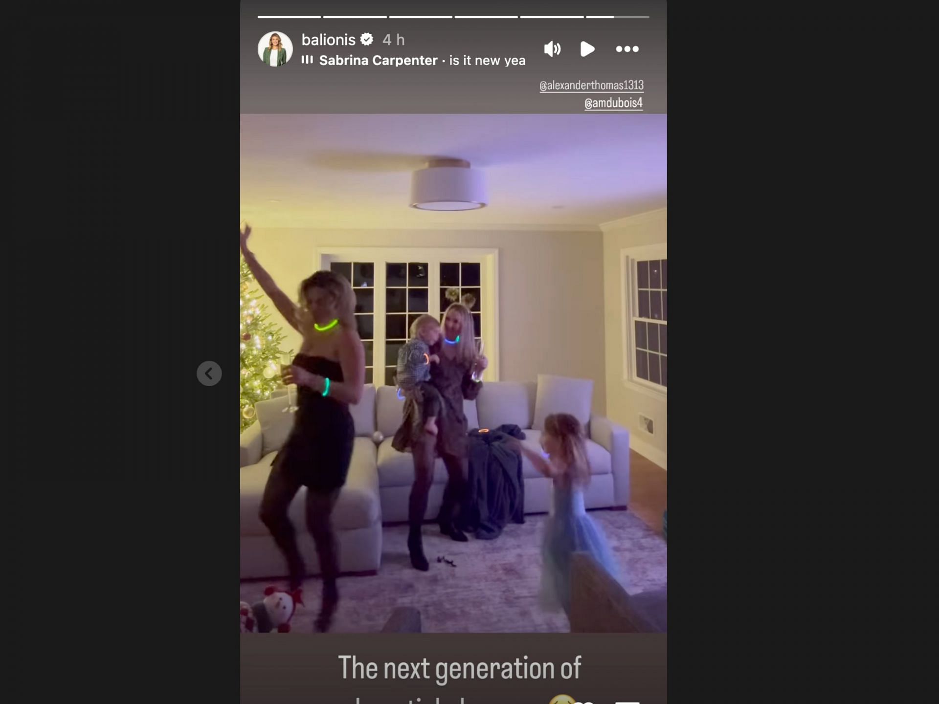 Amanda Balionis celebrates New Year with her friend's children (Image via instagram@balionis)